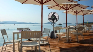 Cooling Fan with Water Mist 30" with remote control
